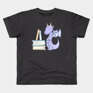 DRAGON READS Kids T-Shirt